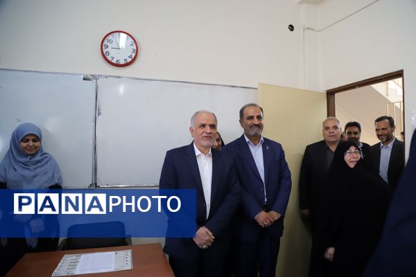 نواختن زنگ آغاز سال تحصیلی با حضور وزیر دادگستری 