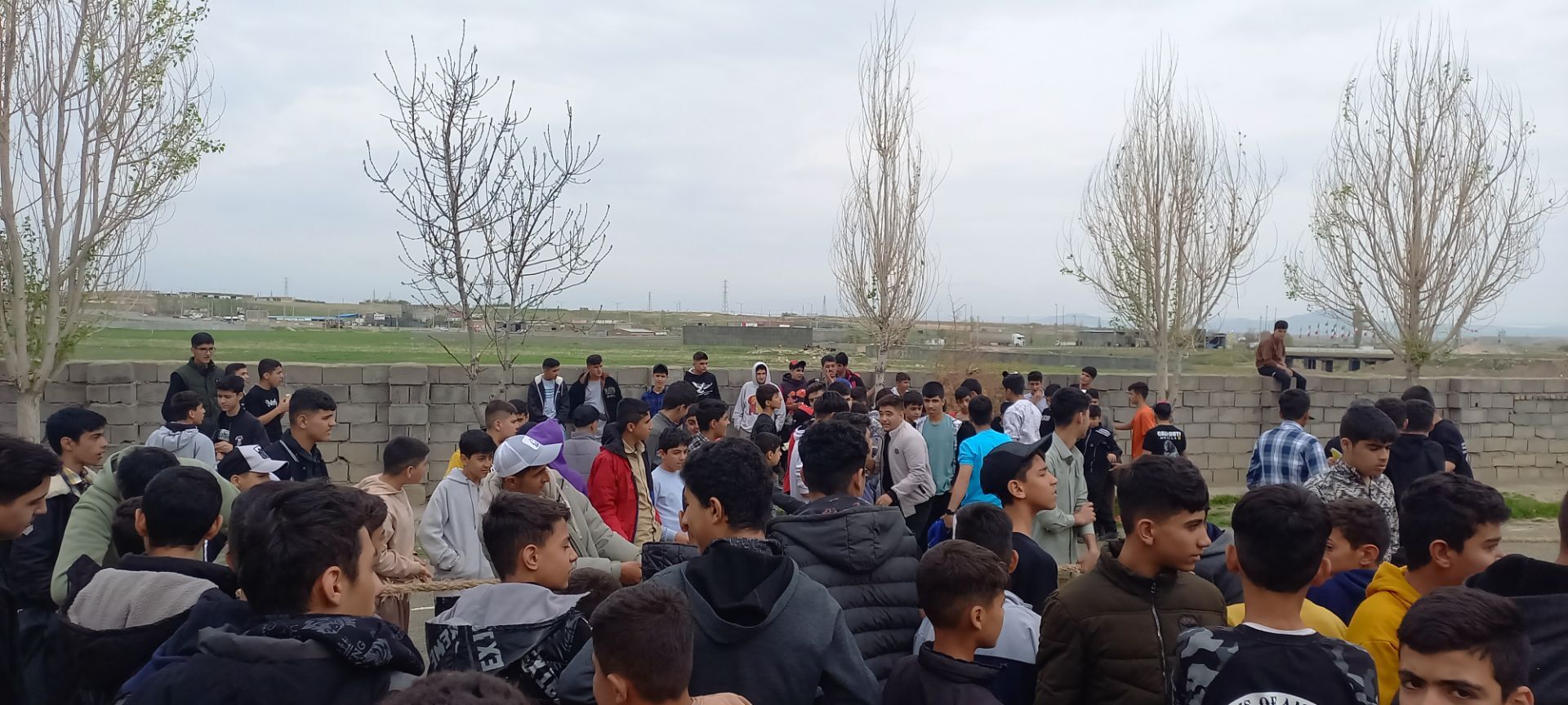 فینال هیجان‌انگیز مسابقات طناب‌کشی در دبیرستان شبانه‌روزی توحید