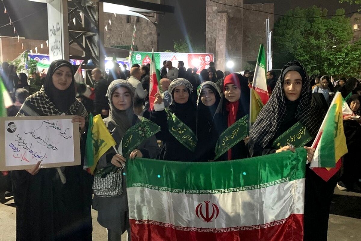 اجتماع و رزمایش دختران جان فدای ایران در میدان نماز شهرری 