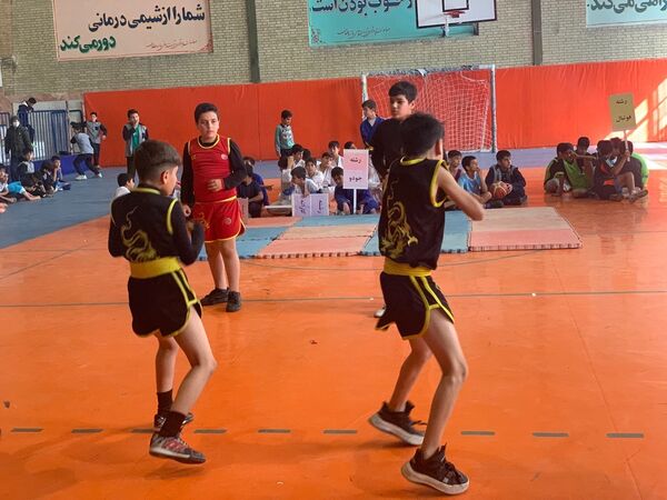 برگزاری فعالیت‌های ورزشی درون مدرسه‌ای در دبستان معلم آشخانه 
