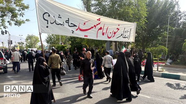 مصلای تهران با فریادِ باید برخاست لرزید