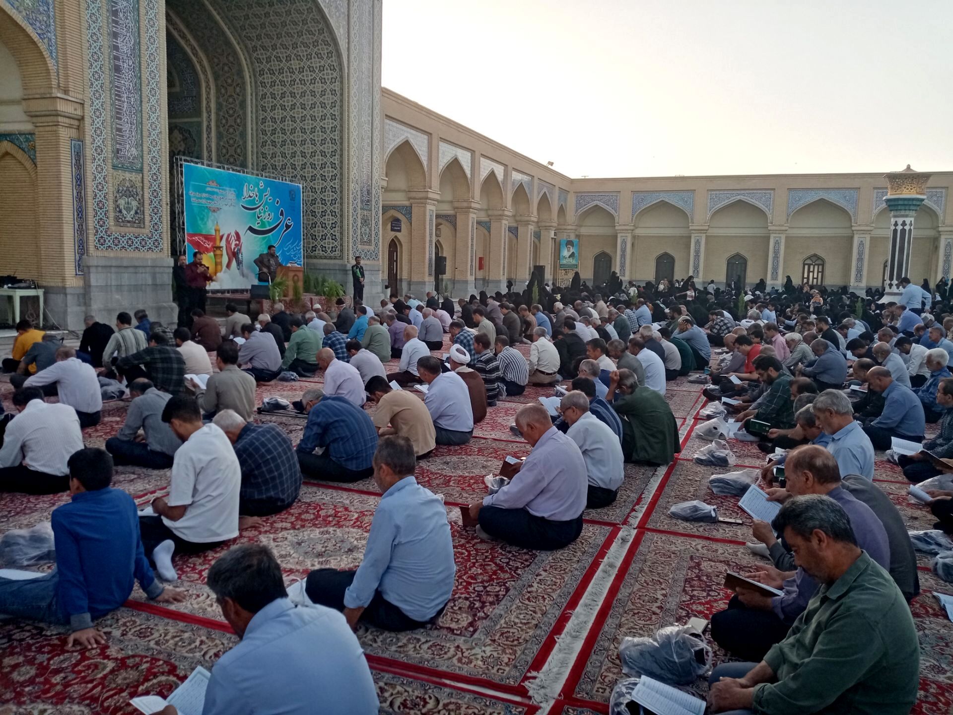 قرائت دعای عرفه در زیارتگاه شهید آیت الله مدرس