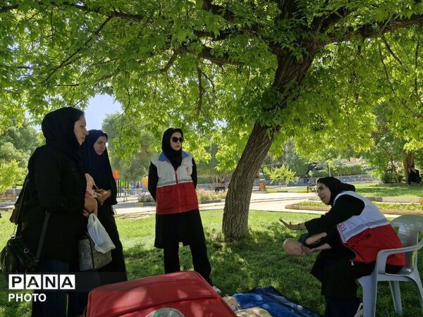 سرخ پوشان هلال در شیرخوارگان حسینی 