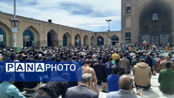 نماز جمعه در آخرین جمعه ماه رمضان در نیشابور 