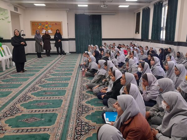 گرامیداشت روز دانش آموز در دبستان عذرا پورشهریاری ناحیه ۷مشهد