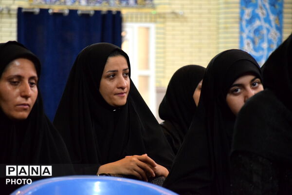 ترویج فرهنگ عاشورایی در آیین «احلی من العسل» زرقان