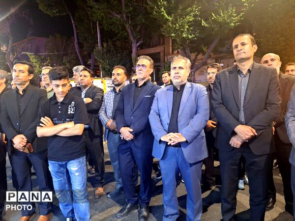 تجمع شبانه فرهنگیان و دانش‌آموزان تبریز با حضور معاون وزیر