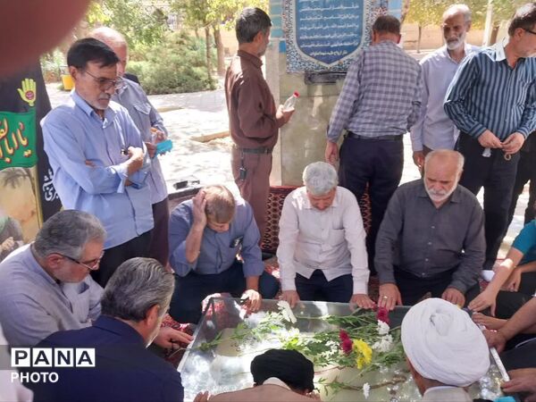 غبارروبی مزار شهید گمنام شهرک امام حسن(ع) قم