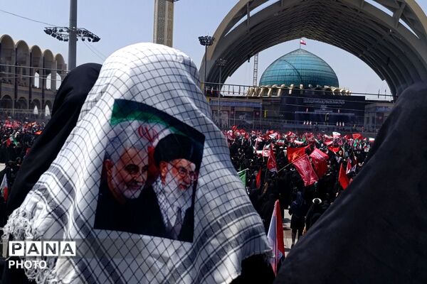 جمعیت بی‌شمار در صحن‌ های مصلی؛ آخرین لحظات وداع با رهبر