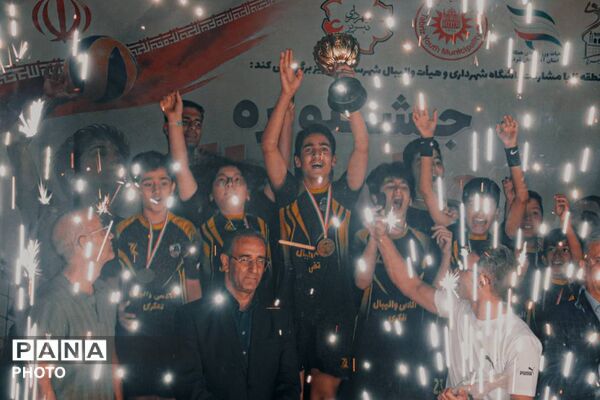 جشنواره والیبال خردسالان و نوجوانان تبریز با یاد «شهید راه خدمت»