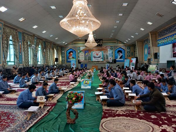 محفل انس با قرآن در تکیه ابوالفضلی مزده
