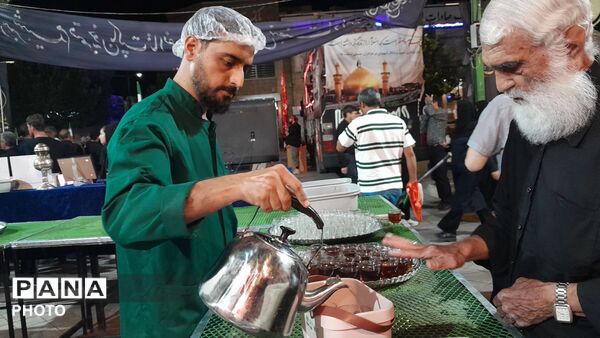 چایخانه حضرت زهرا(س) میزبان عزاداران مسجد جامع نیشابور