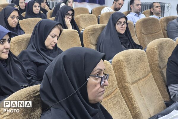 مربیان پیشتاز منطقه ۵ تهران، اصول تخصصی برپایی چادرهای امدادی هلال‌احمر را فرا گرفتند