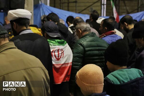 برپایی نماز استغاثه روبه‌روی مسجد جامع محمدشهر کرج