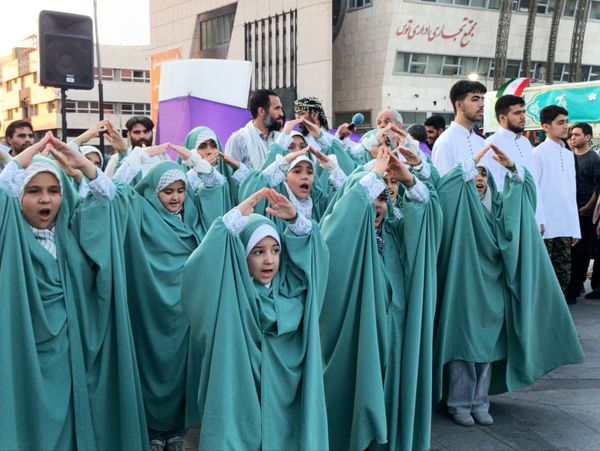 گوشه‌ای از راهپیمایی غدیر خونین در مشهد مقدس