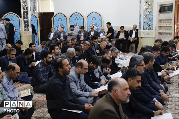 یادبود رهبر شهید در اداره‌کل آموزش و پرورش شهر تهران 