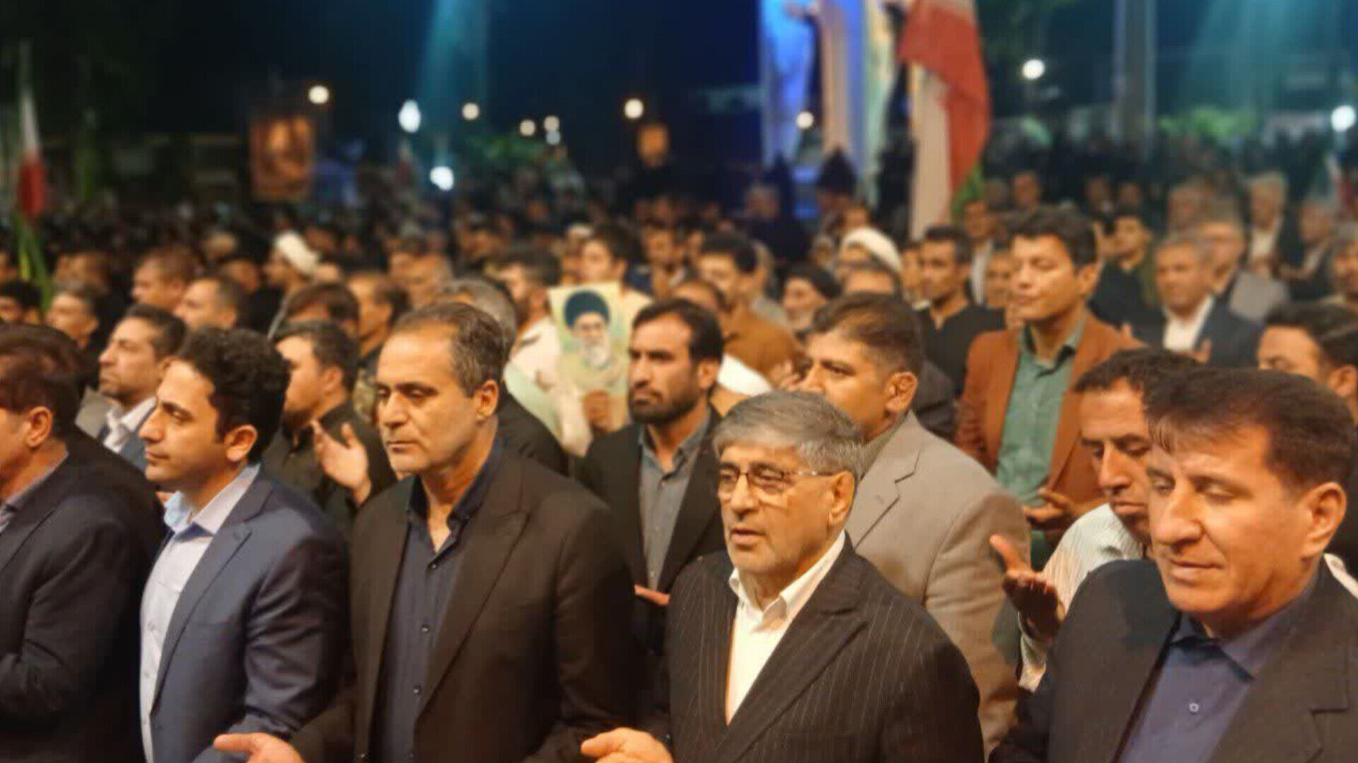 استمرارِ میدان‌داری کوهدشتی‌ها در شب ۸۲؛ فریاد اتحاد برای امنیت و اقتدار ملی