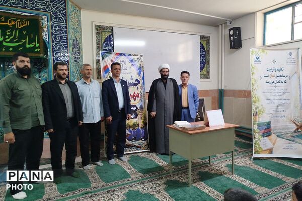 نواخته شدن زنگ بندگی در یک مهر در دبیرستان شهیدان پودینه و شریعتی