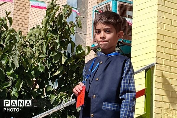 زنگِ مهر در بهارستان دو؛ از فرشته‌ها تا شکوفه‌ها