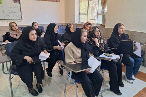 دیدار اولیا و معلمان در جهت بررسی وضعیت تحصیلی دانش‌آموزان 
