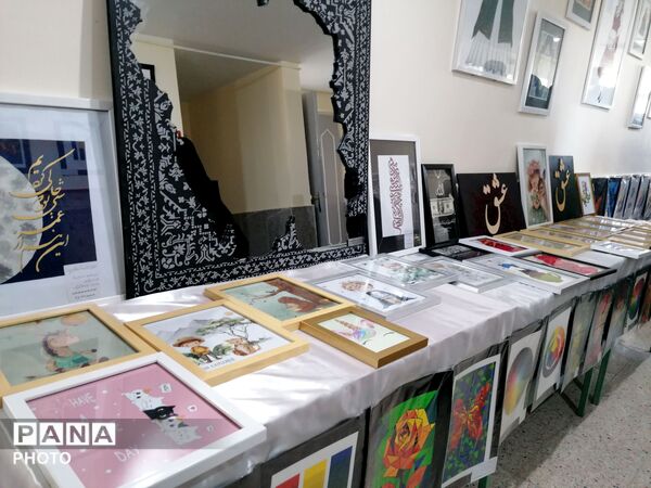 افتتاح نمایشگاه دست سازه‌های هنری در هفته مشاغل