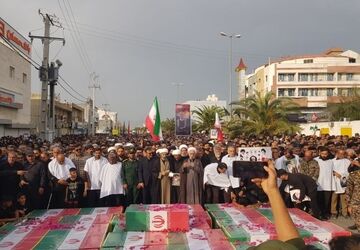 تشییع ۲۱ شهید گلگون کفن در لامرد
