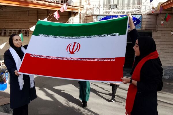  جشن ۲۲ بهمن در دبیرستان حضرت زینب(س) شهرری