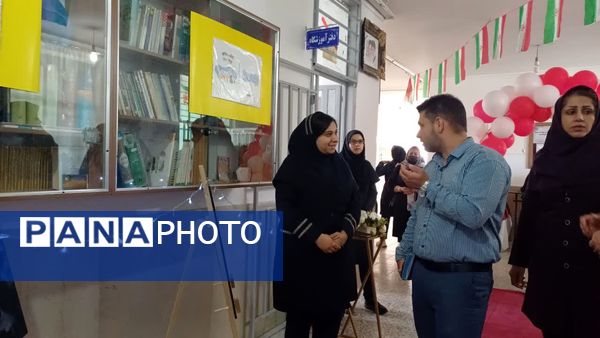 گالری هنر در هنرستان شهید بخشنده زرقان 