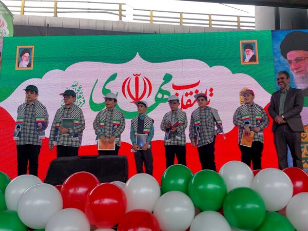 حضور حماسی منطقه ۵ در راهپیمایی ۲۲ بهمن