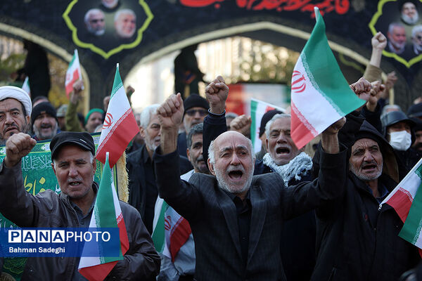 تشییع پیکرهای ۱۰۰ شهید گمنام از مقابل دانشگاه تهران