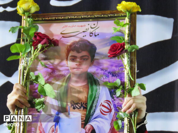 رژه دختران جان فدا همزمان با سراسر کشور در شهرستان خلیل آباد 