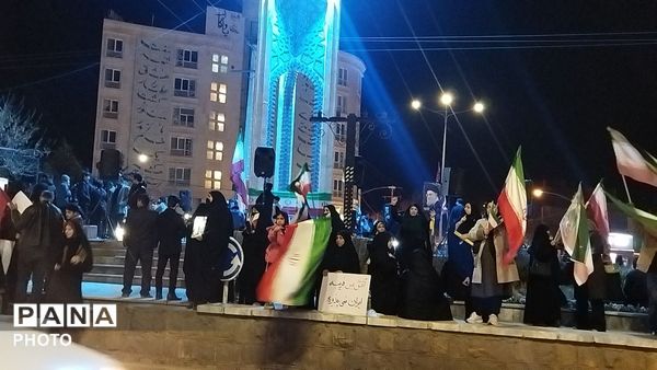 اجتماع عظیم دانش آموزان و مردم در شانزدهمین شب شهادت رهبر معظم انقلاب اسلامی 