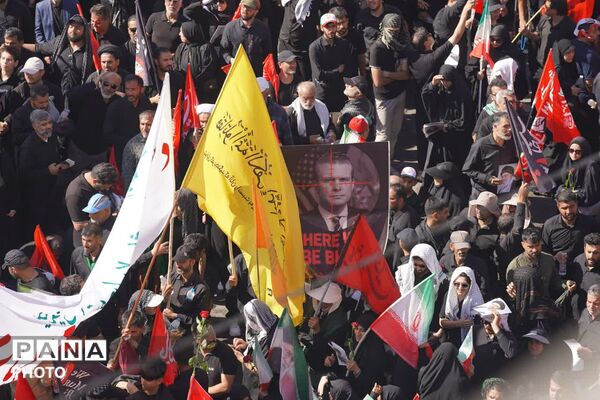 حماسه وفاداری بیعت در پایتخت معنوی ایران؛ بدرقه میلیونی آقای شهید ایران در مشهد مقدس 