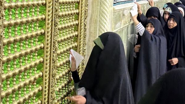 آیین غبارروبی حرم حضرت معصومه(س) با حضور بانوان طلبه