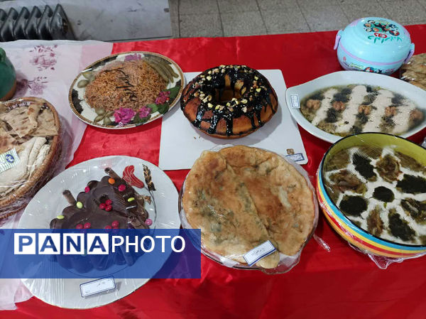 جشنواره غذای سالم در دبیرستان محدثه قم