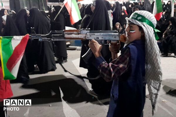 بانوان در خط مقدم حضور مردمی؛ گزارش تصویری رژه حماسی جان‌فدا