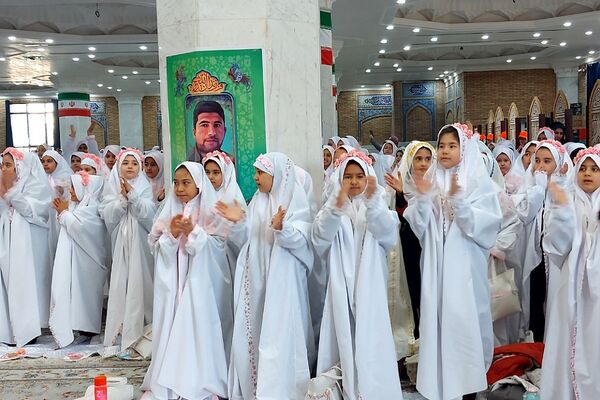 جشن تکلیف دانش‌آموزان دختر منطقه کهریزک 