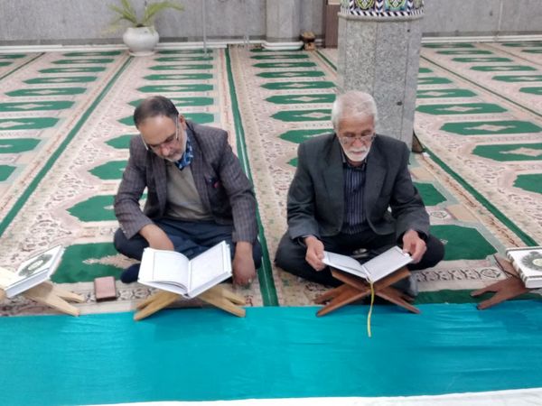 محفل جزء‌خوانی قرآن‌کریم در مسجد جامع ماهان