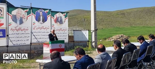 کلنگ‌زنی واحد سورت و بسته‌بندی گردوی تویسرکان با حضور مسئولان استانی و شهرستانی
