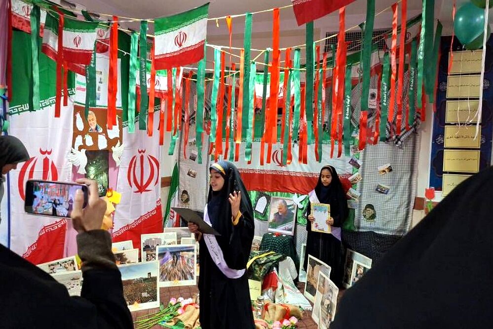 برگزاری نمایشگاه عفاف و حجاب و مشاغل در مدارس ناحیه دو شهرری 