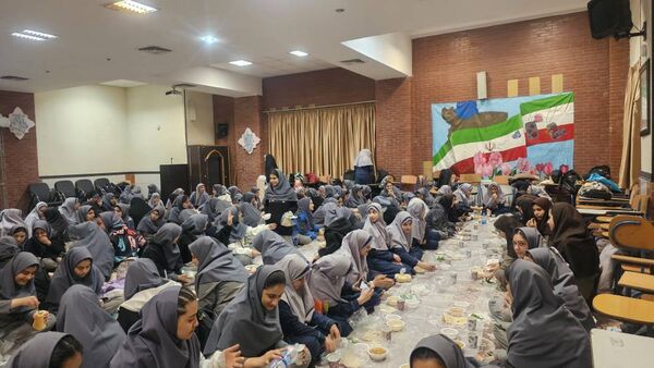 برپایی ضیافت افطاری در دبیرستان شهیده محبوبه