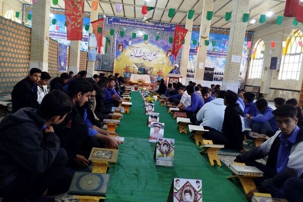 محفل انس قرآن به مناسبت نیمه شعبان و دهه فجر در مسجد جامع حاجی‌آباد 
