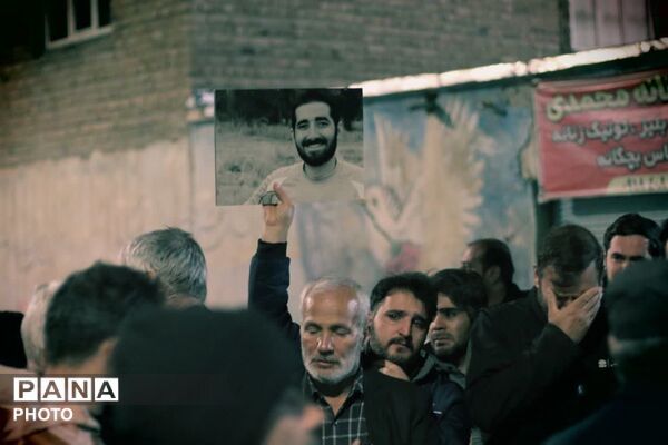 تجدید عهد با خون شهدا؛ «کفن‌پوشان» همدان شبانه بر آرمان‌های انقلاب ایستادند