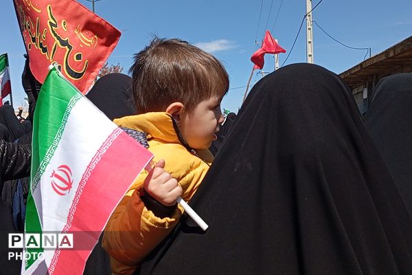 حضور دانش‌آموزان در آیین تشییع و تدفین پیکر مطهر شهید ناوسالار یکم دریادل