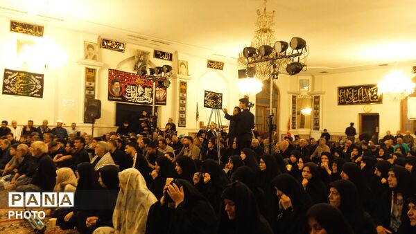 آئینه ای در غبار ،روایت عشق طنین فریاد سرخ کربلا در شب حزن انگیز تشییع رهبر 