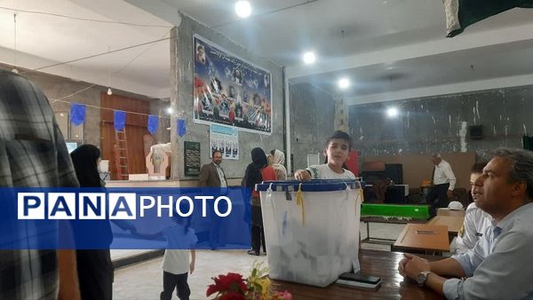 حضور پرشور مردم کرج در پای صندوق‌های رای