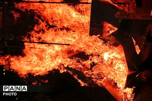 آتشِ غیرت در خاکِ قرچک؛ شعله‌هایِ رهایی، نمادهایِ اسارت را سوزاند