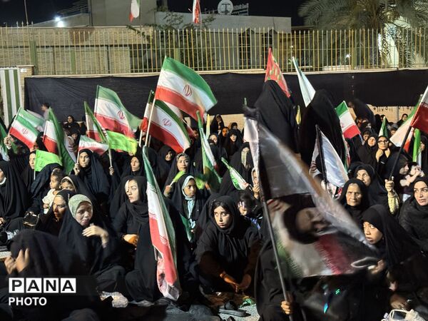 در شبِ سه‌شنبه، ۲۲ اردیبهشت، شهر با حضور پرشوق مردمانش جانی تازه گرفت