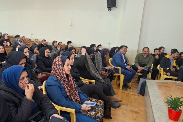 صعود به قله‌های تکنولوژی و فناوری با ارتقا سواد دیجیتال معلمان 