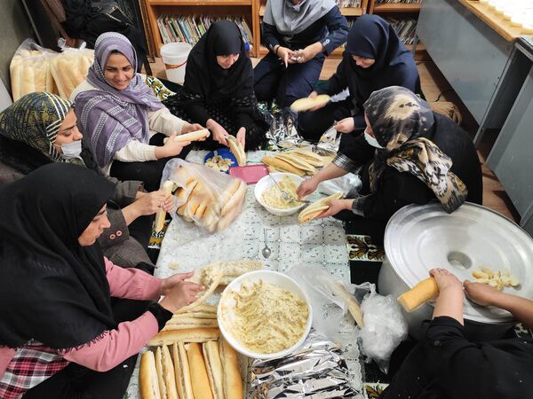برپایی سفره افطار در دبیرستان امام علی(ع)ناحیه پنج 